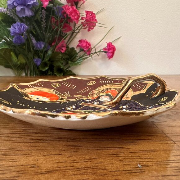 Vintage Satsuma Immortals Plate Japan Hand Painted Nappy Dish Majolica Style - Picture 7 of 7